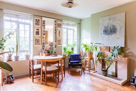 Flat 2, 15 Royal Park, Bristol, BS8 3AL