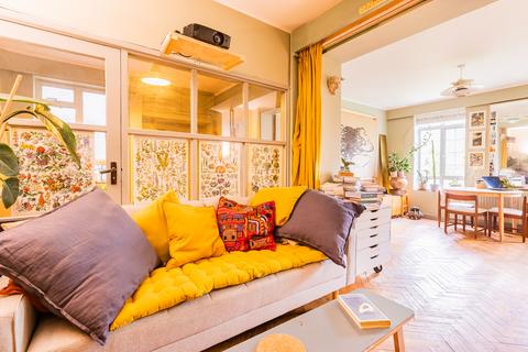 Flat 2, 15 Royal Park, Bristol, BS8 3AL