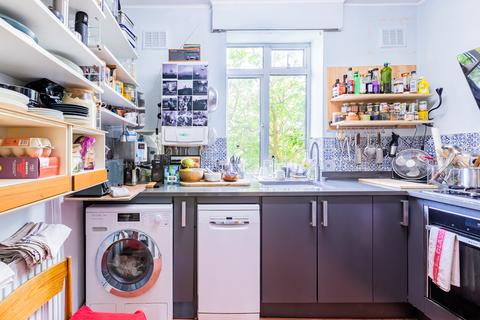 Flat 2, 15 Royal Park, Bristol, BS8 3AL