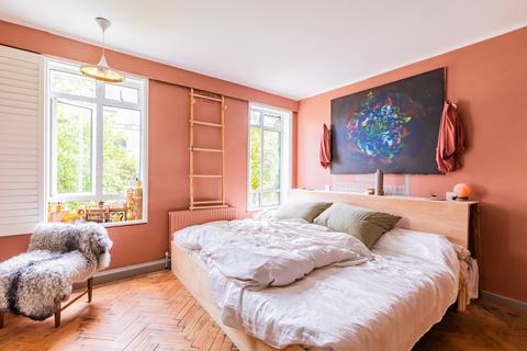 Flat 2, 15 Royal Park, Bristol, BS8 3AL