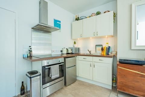 Flat 3, 6 Cotham Place, Bristol, BS6 6QS