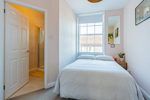 Flat 3, 6 Cotham Place, Bristol, BS6 6QS