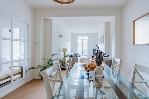 Flat 3, 13 Royal Park, Bristol, BS8 3AL