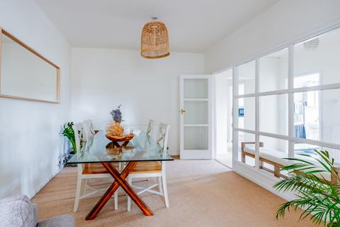 Flat 3, 13 Royal Park, Bristol, BS8 3AL