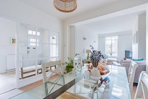 Flat 3, 13 Royal Park, Bristol, BS8 3AL