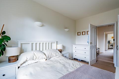 Flat 3, 13 Royal Park, Bristol, BS8 3AL