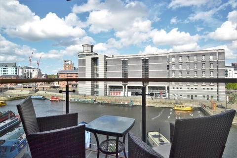 2 bedroom flat to rent, Mackenzie House, Chadwick Street, Leeds LS10