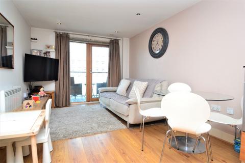 2 bedroom flat to rent, Mackenzie House, Chadwick Street, Leeds LS10
