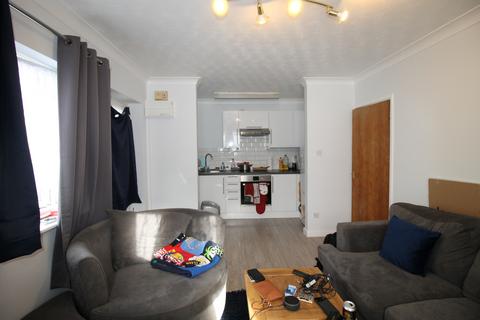 1 bedroom flat to rent, 79 Eaton Avenue, High Wycombe HP12