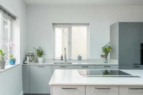 70 Kenmore Crescent, Bristol, BS7 0TR