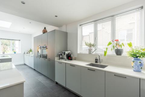 70 Kenmore Crescent, Bristol, BS7 0TR