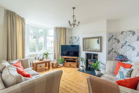 70 Kenmore Crescent, Bristol, BS7 0TR