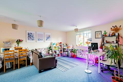 Flat 3, 18 Amis Walk, Horfield, Bristol, BS7 0EX