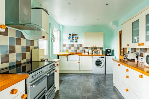 137 Brangwyn Grove, Bristol, BS7 9UE