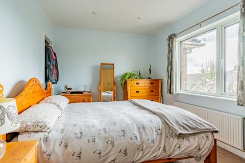 137 Brangwyn Grove, Bristol, BS7 9UE
