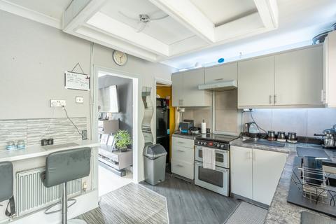 82 Glyn Vale, Bristol, BS3 5JF