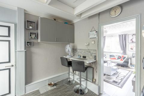 82 Glyn Vale, Bristol, BS3 5JF