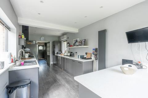 572 Wells Road, Bristol, BS14 9BD