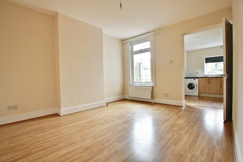 3 bedroom end of terrace house to rent, Foxbury Road, Bromley BR1