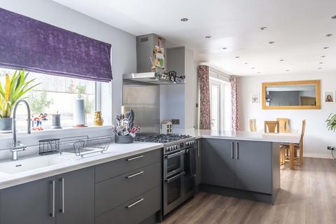 23 Chestnut Grove, Clevedon, BS21 7LA
