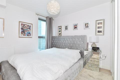 1 bedroom flat for sale, High Street, Redhill, Surrey