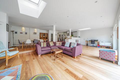 6 Broom Hill, Stoke Poges, Slough, SL2 4PU