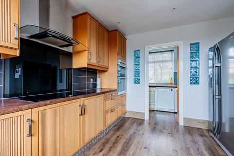 18 Avonleaze, Bristol, BS9 2HU