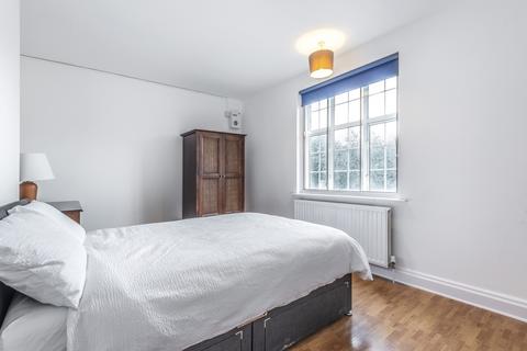 3 bedroom apartment to rent, Tudor Way London W3