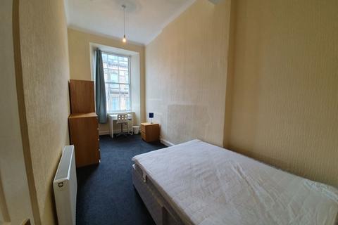 5 bedroom flat to rent, South Bridge, Edinburgh EH1