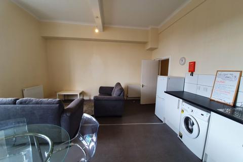 5 bedroom flat to rent, South Bridge, Edinburgh EH1