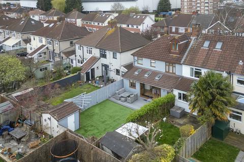 8 Raynes Road, Bristol, BS3 2DL