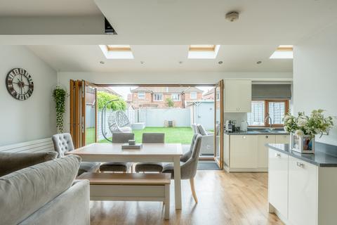 8 Raynes Road, Bristol, BS3 2DL