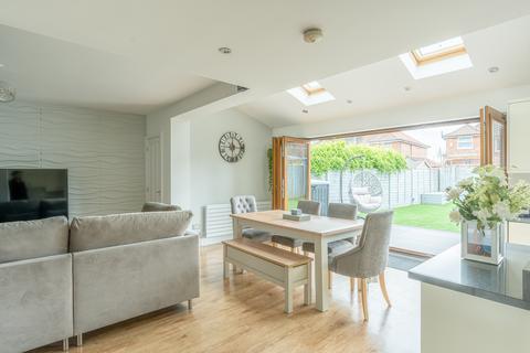 8 Raynes Road, Bristol, BS3 2DL