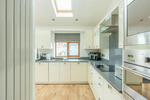 8 Raynes Road, Bristol, BS3 2DL