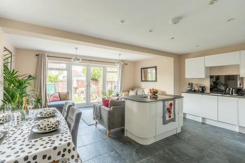 64 Foxcote Road, Bristol, BS3 2BZ