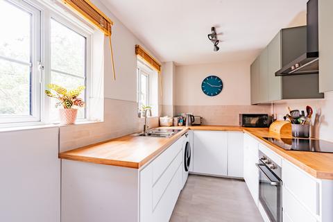 16 Hedgers Close, Ashton, Bristol, BS3 2SX