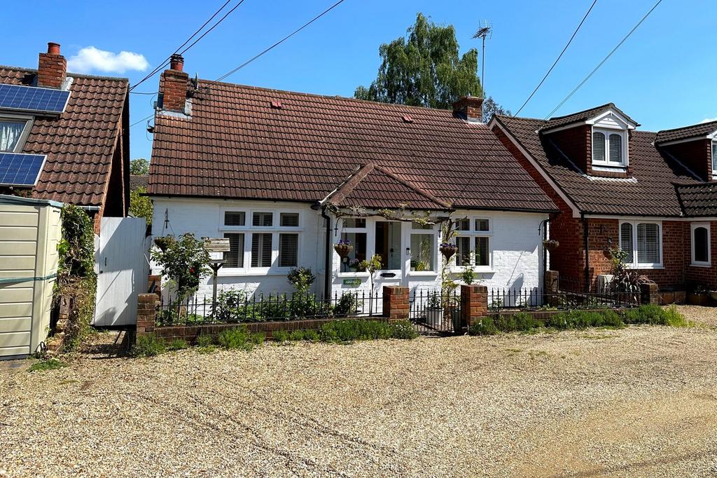 Willow Lane, BLACKWATER GU17 3 bed detached bungalow - £500,000