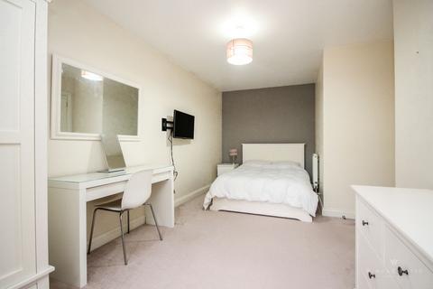 2 bedroom flat for sale, Broomfield, Bells Yew Green, TN3