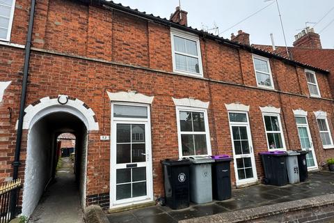 2 bedroom terraced house to rent, Manthorpe Road, Grantham, NG31