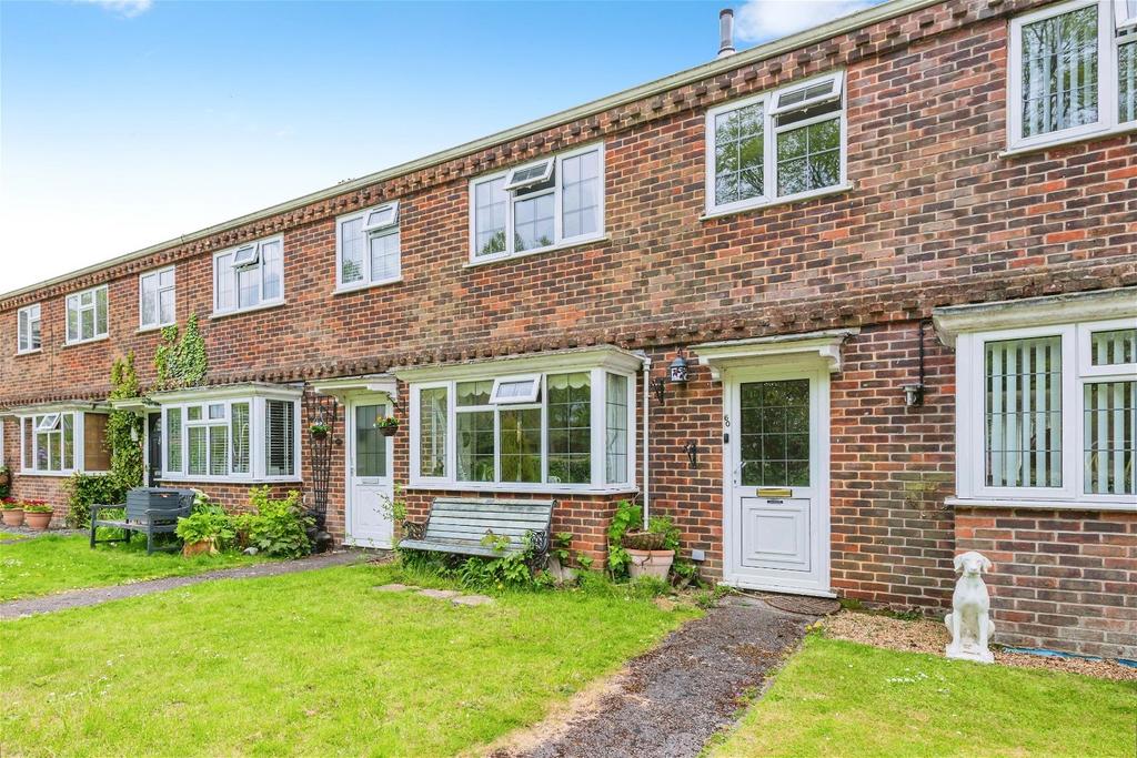 Riverside Gardens, Romsey SO51 3 bed terraced house £375,000