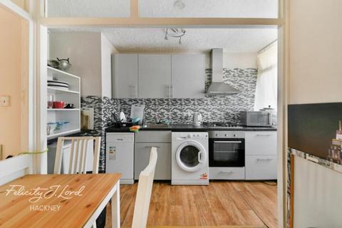 1 bedroom in a flat share to rent, Bradstock Road, London