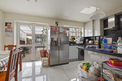 4 bedroom terraced house for sale, Review Road, London, NW2