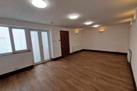 Studio to rent, Ainsdale Road, Ealing, W5