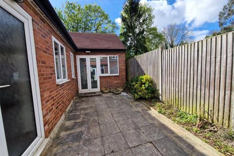 Studio to rent, Ainsdale Road, Ealing, W5