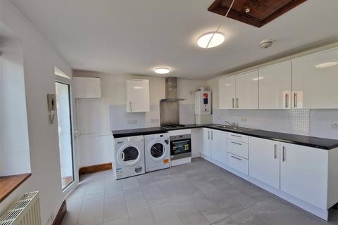 Studio to rent, Ainsdale Road, Ealing, W5