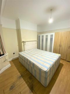 2 bedroom flat to rent, (Ground Floor) 18 Tanners Lane Ilford IG6 1QJ