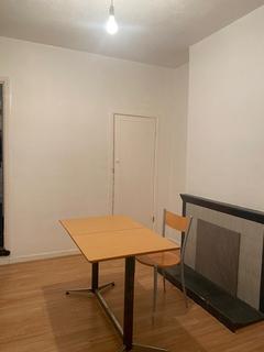 2 bedroom terraced house to rent, Russell Street, Luton LU1