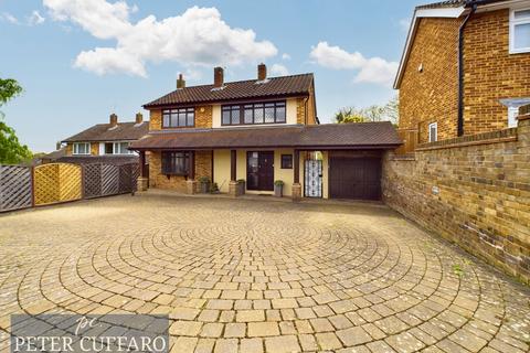 4 bedroom detached house for sale, Roselands Avenue, Hoddesdon EN11