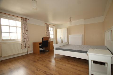 3 bedroom maisonette to rent, High Street, Orpington, BR6
