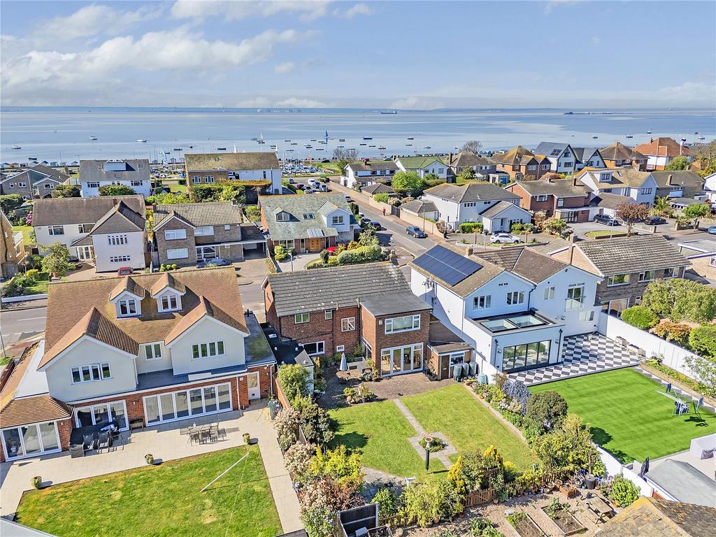 Burges Road, Thorpe Bay, Essex, SS1 4 bed detached house for sale £